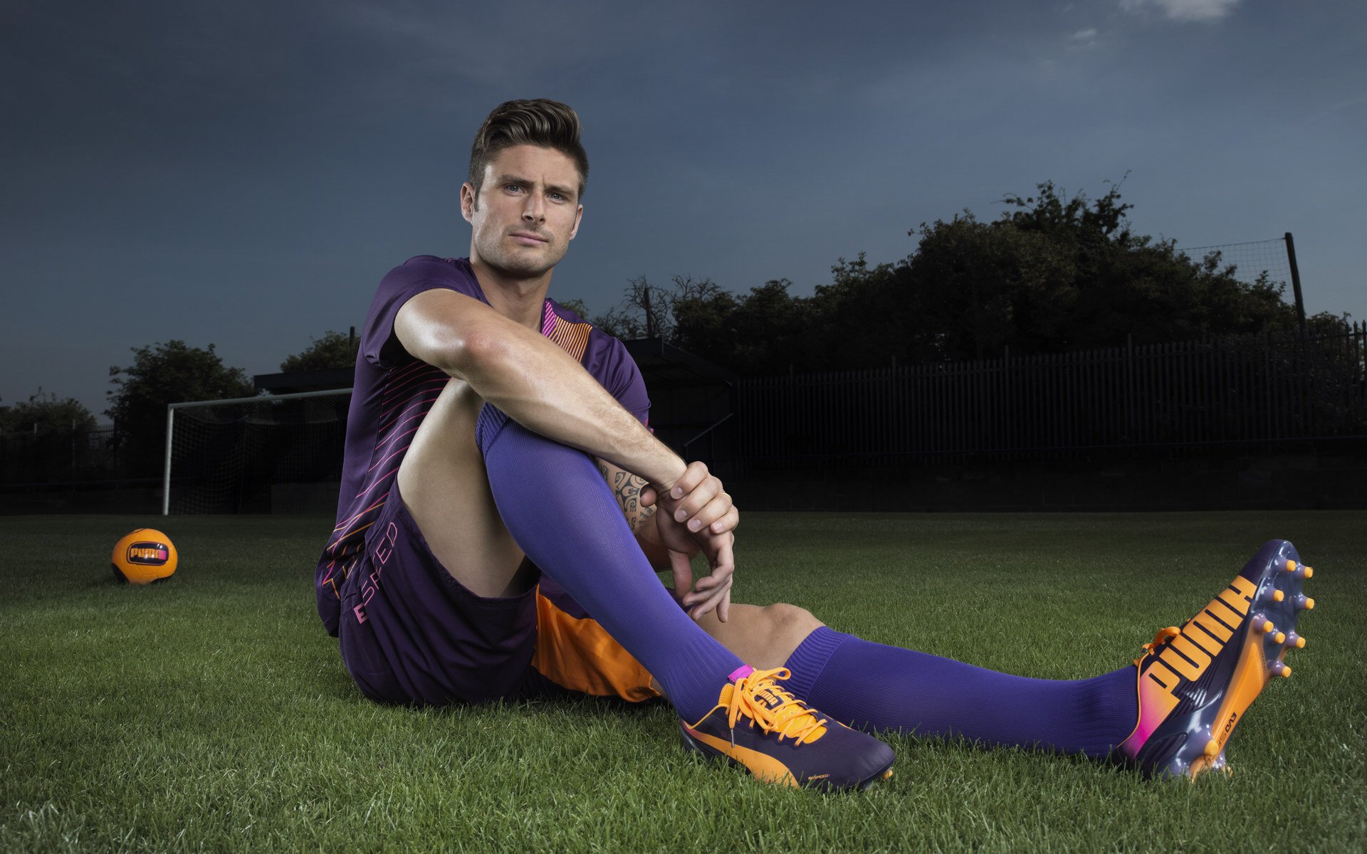 中锋策应能力对整体节奏的影响分析,策应型中锋足球