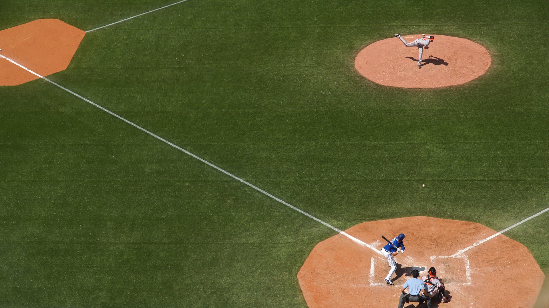 足球中卫后场玩花脚过人被主帅怒吼，下一秒他就送出助攻：死里逃生